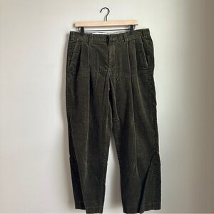 Orvis Men’s Green Corduroy Pants Size 36 Pleated Front Straight Leg